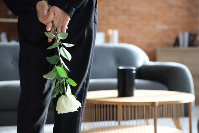 how to plan a funeral service when choosing cremation